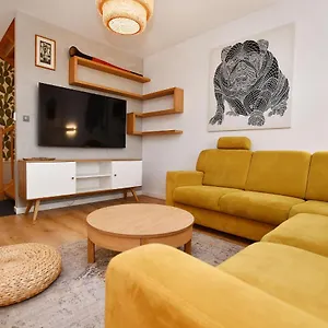 Apartment Bocianie Gniazdo Z Ogrodkiem I Garazem, Kolberg