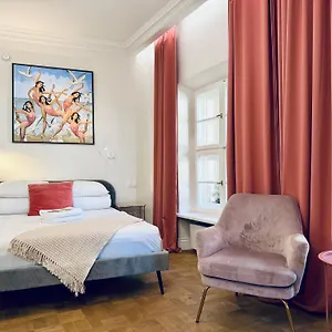 Mint Luxury At The Main Square , Krakau Polen
